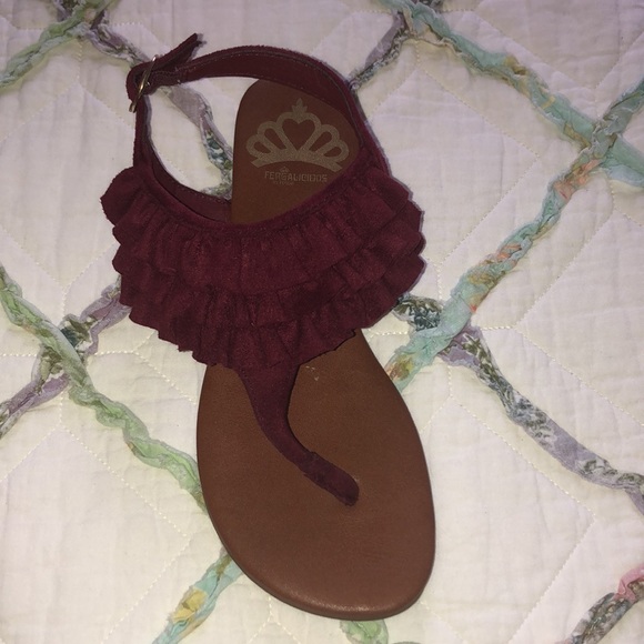 Sandals - Picture 2 of 8